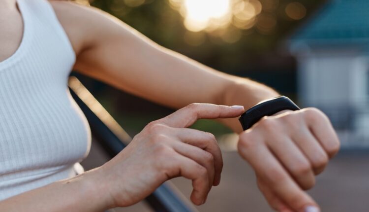 Spor Yapanlar için Akıllı Bilekliklerin Avantajları Nelerdir?